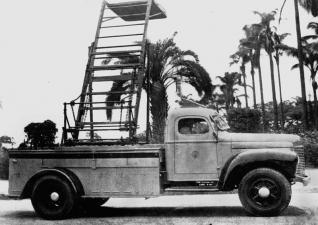 800px StateLibQld 2 164243 International truck chassis and cab with tower used on Brisbane Tramways 1946