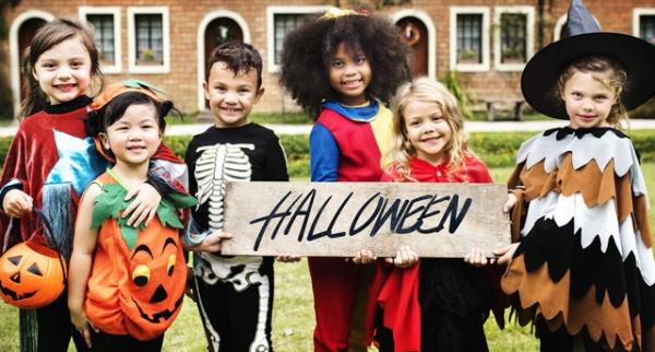 Kids trick or treating at Halloween